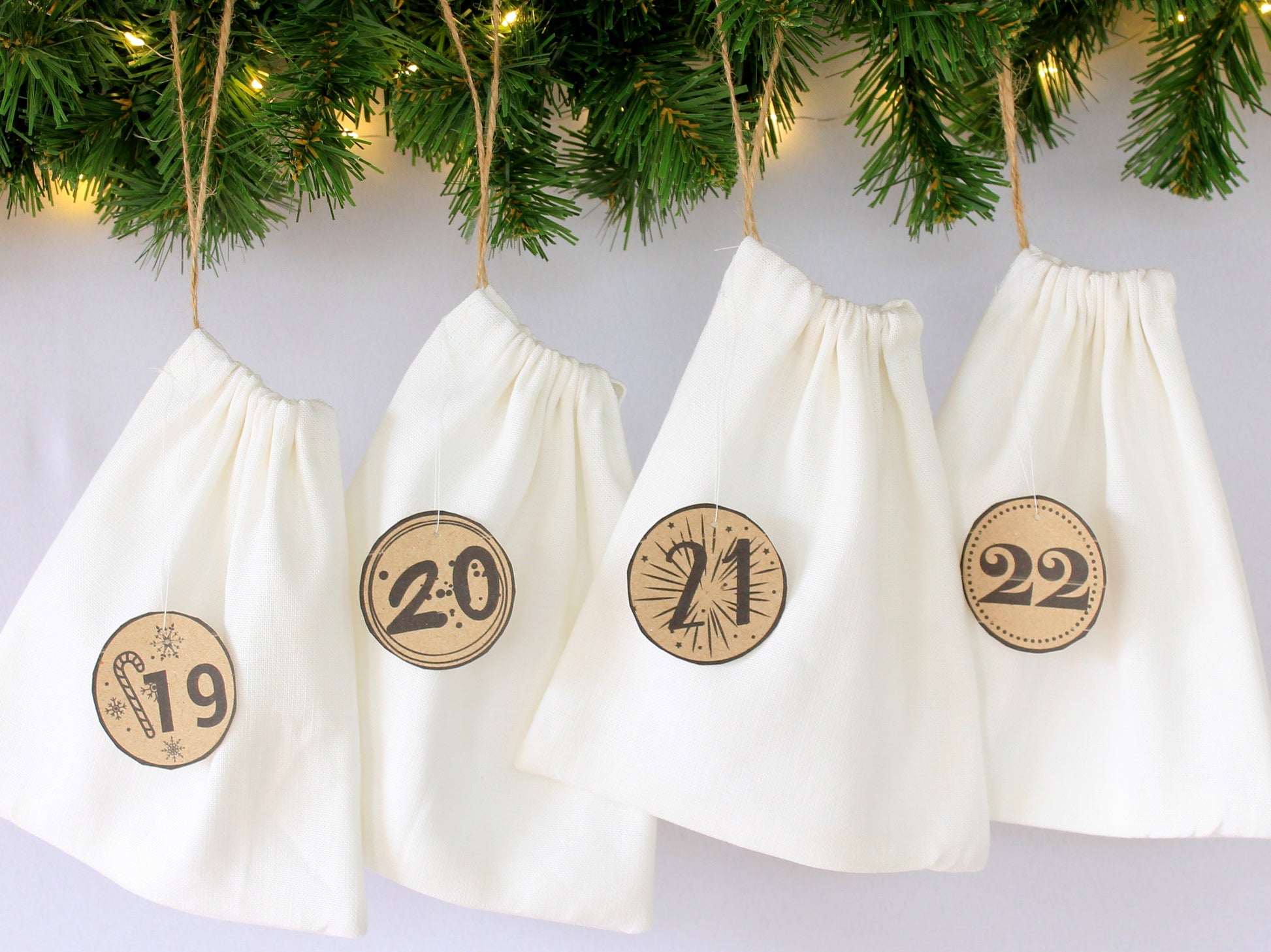 Christmas advent calendar sewing pattern PDF by NatkoPatterns – 24 mini drawstring bags