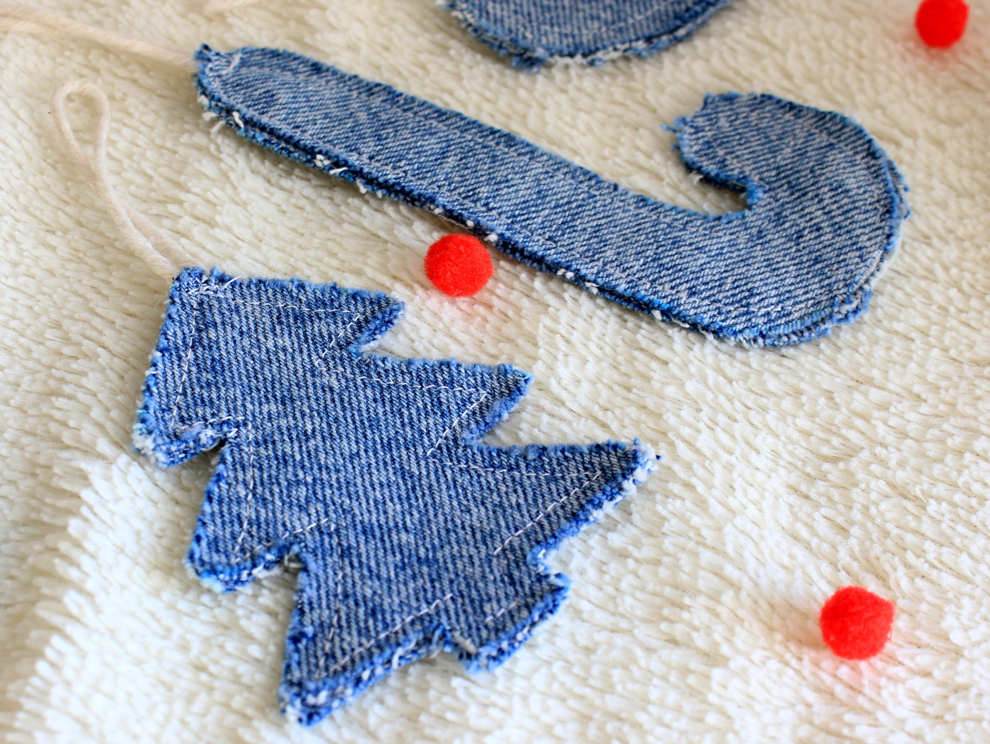 Handmade reusable Christmas decorations made with NatkoPatterns  tutorial