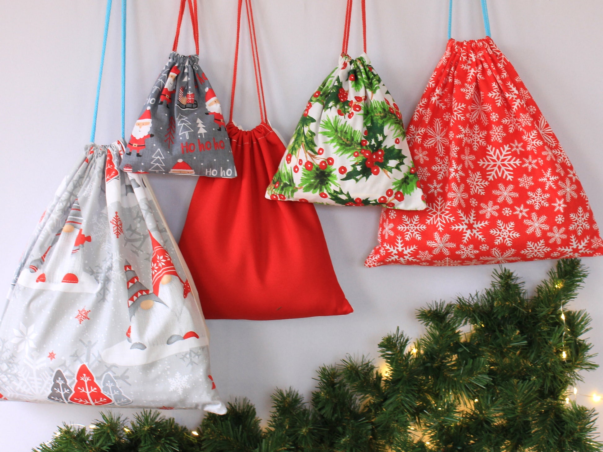 Set of 5 Christmas drawstring bags – pattern with templates by NatkoPatterns
