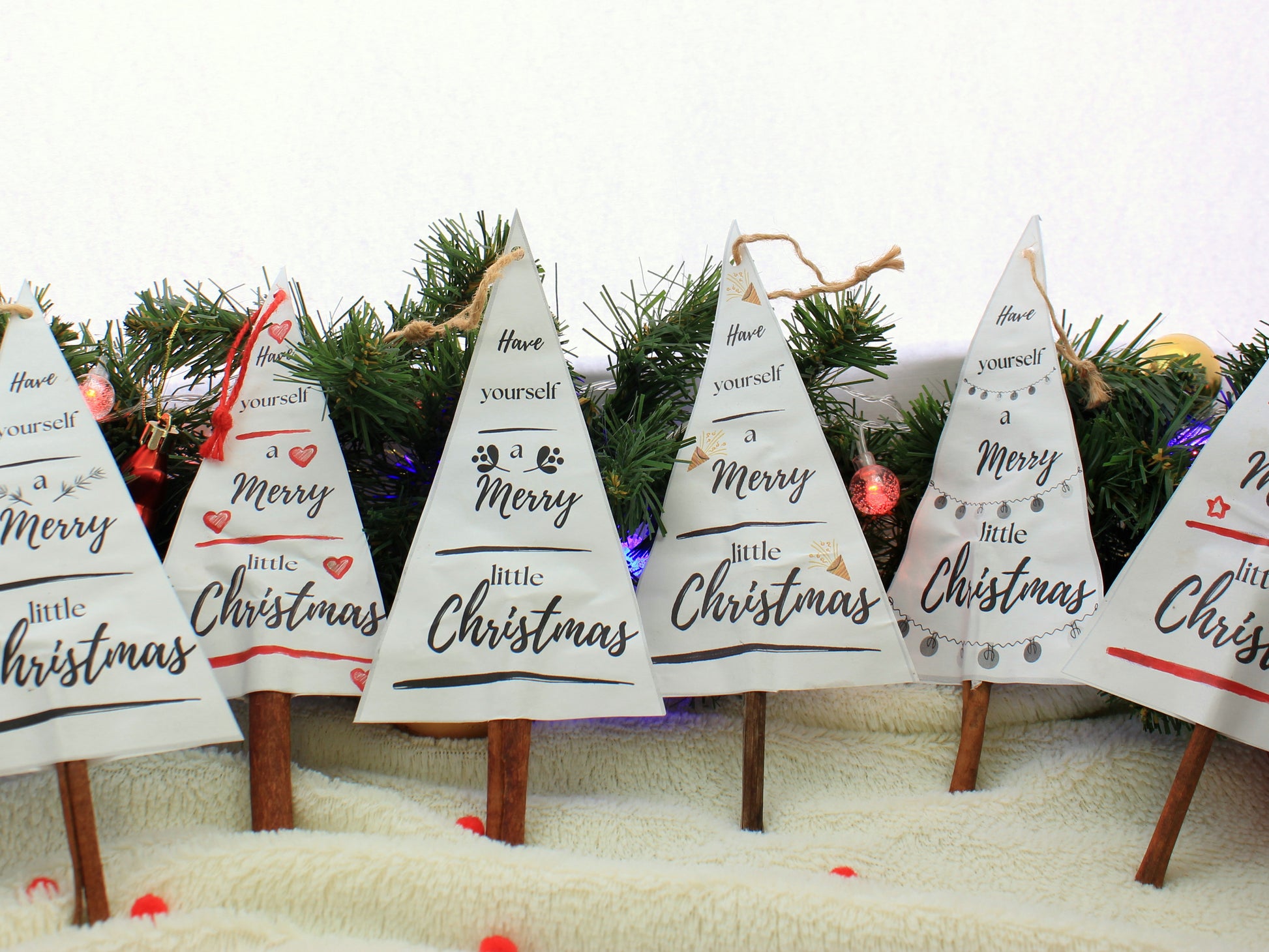 Decorative Christmas trees with festive messages - easy paper craft project
