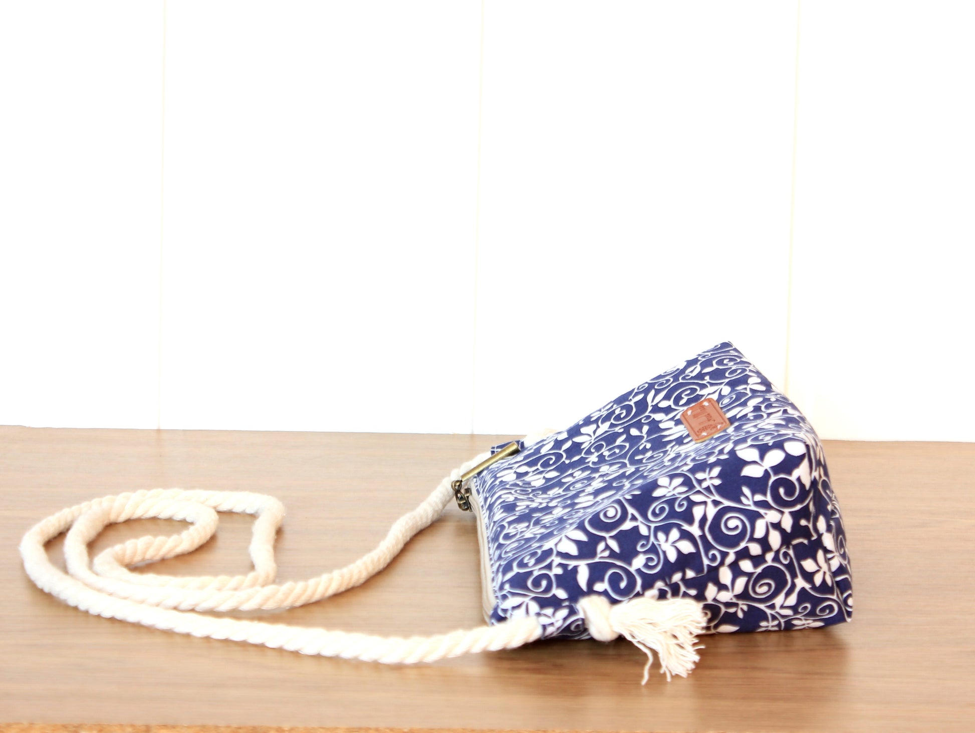 Back view of handmade zipper purse – sewing project by NatkoPatterns