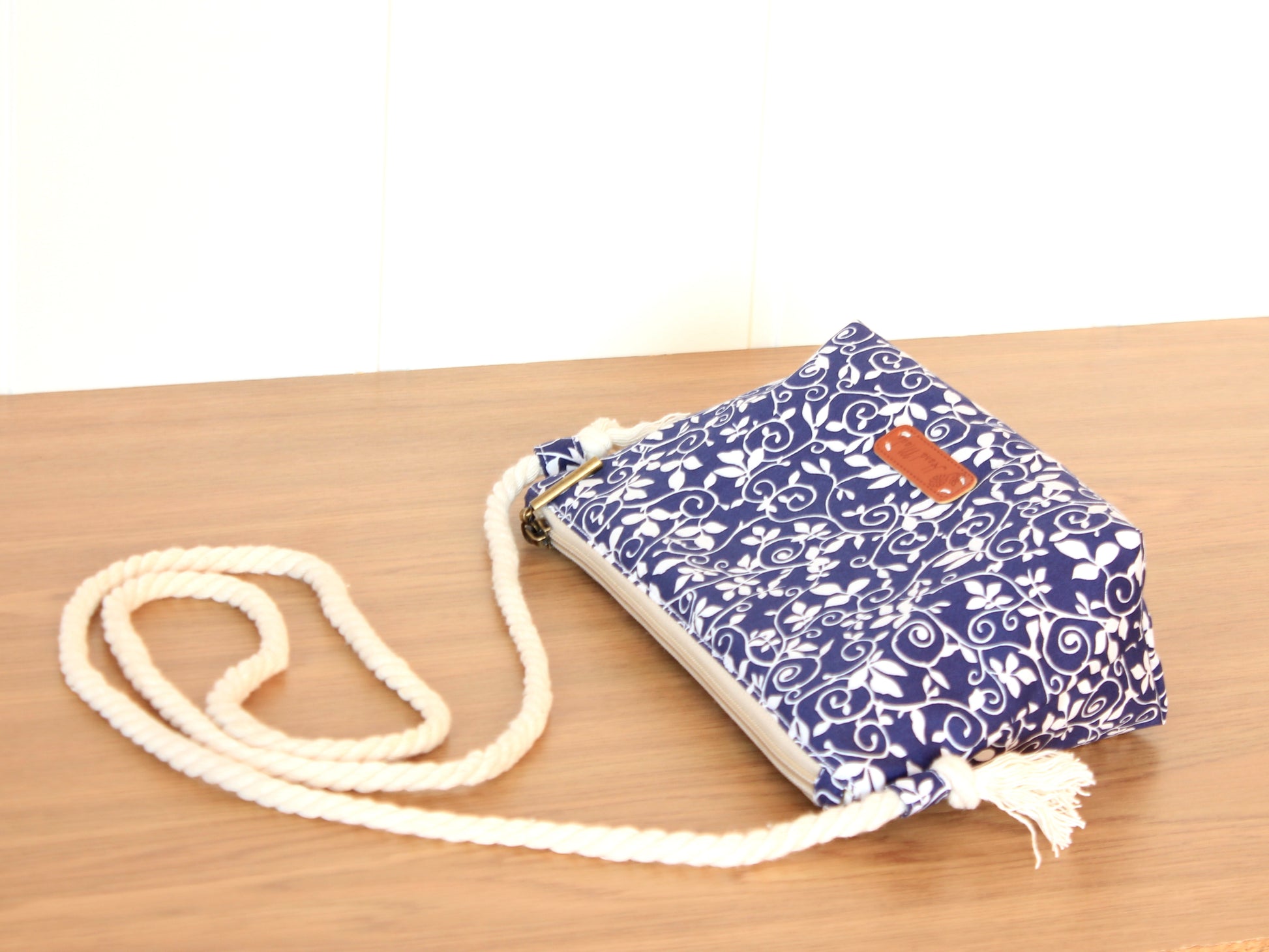 Front view of handmade zipper purse – sewing project by NatkoPatterns