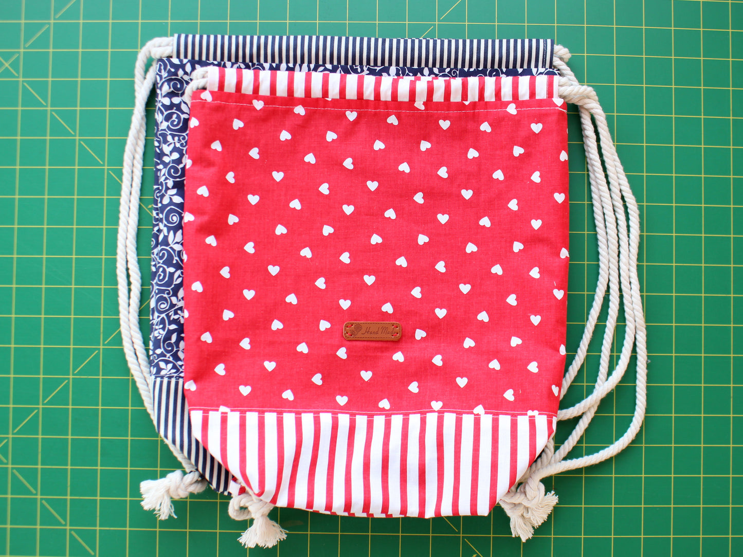 comparison of 2 backpacks sewn according to the NatkoPatterns tutorial