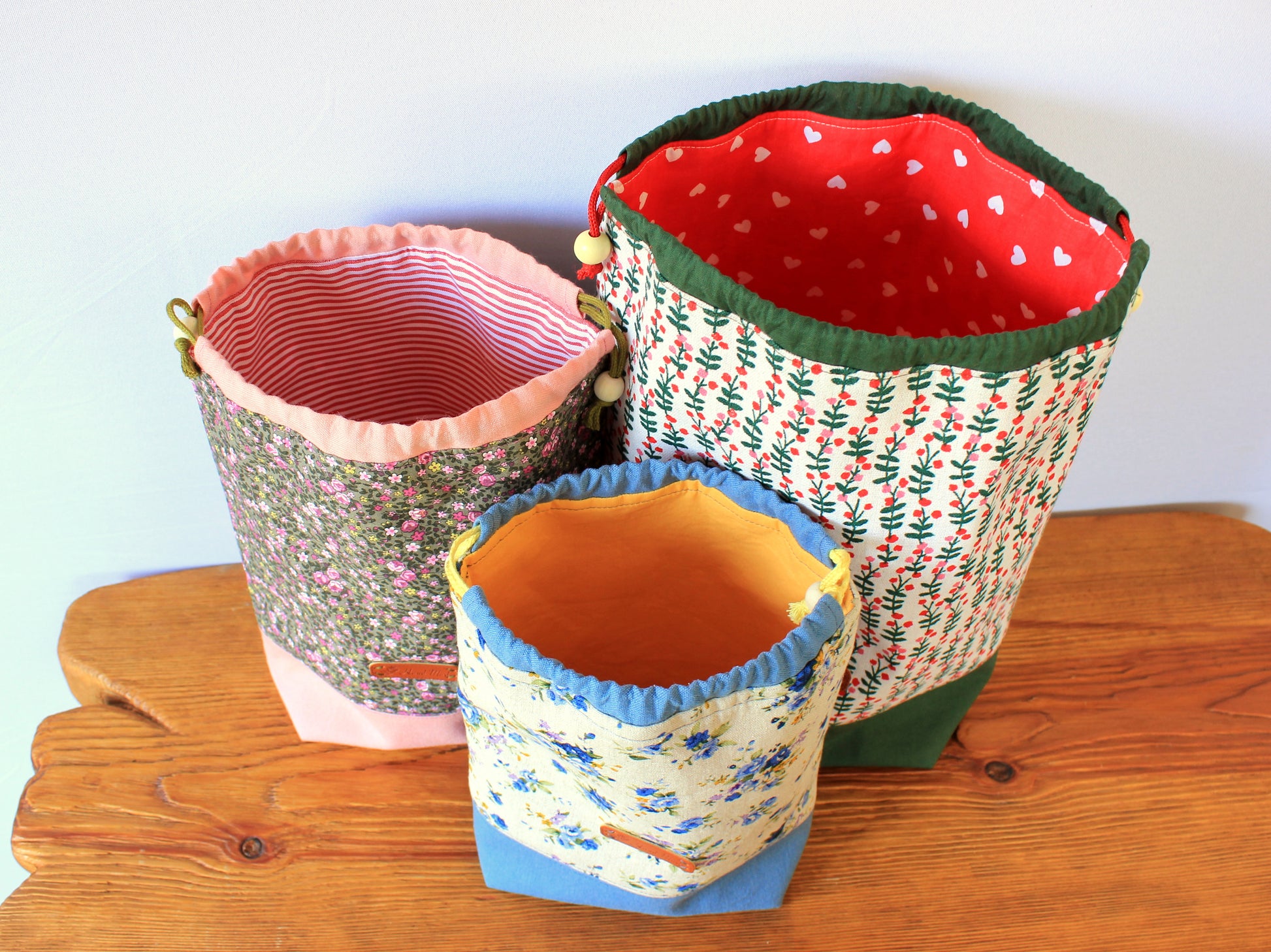 Close-up of seams and lining – drawstring pouch tutorial by NatkoPatterns