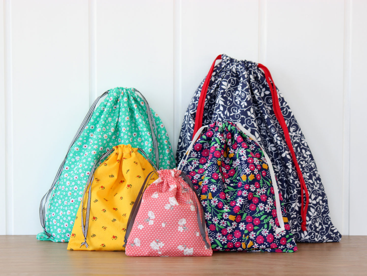 Set of drawstring bags in various sizes – PDF sewing pattern by NatkoPatterns