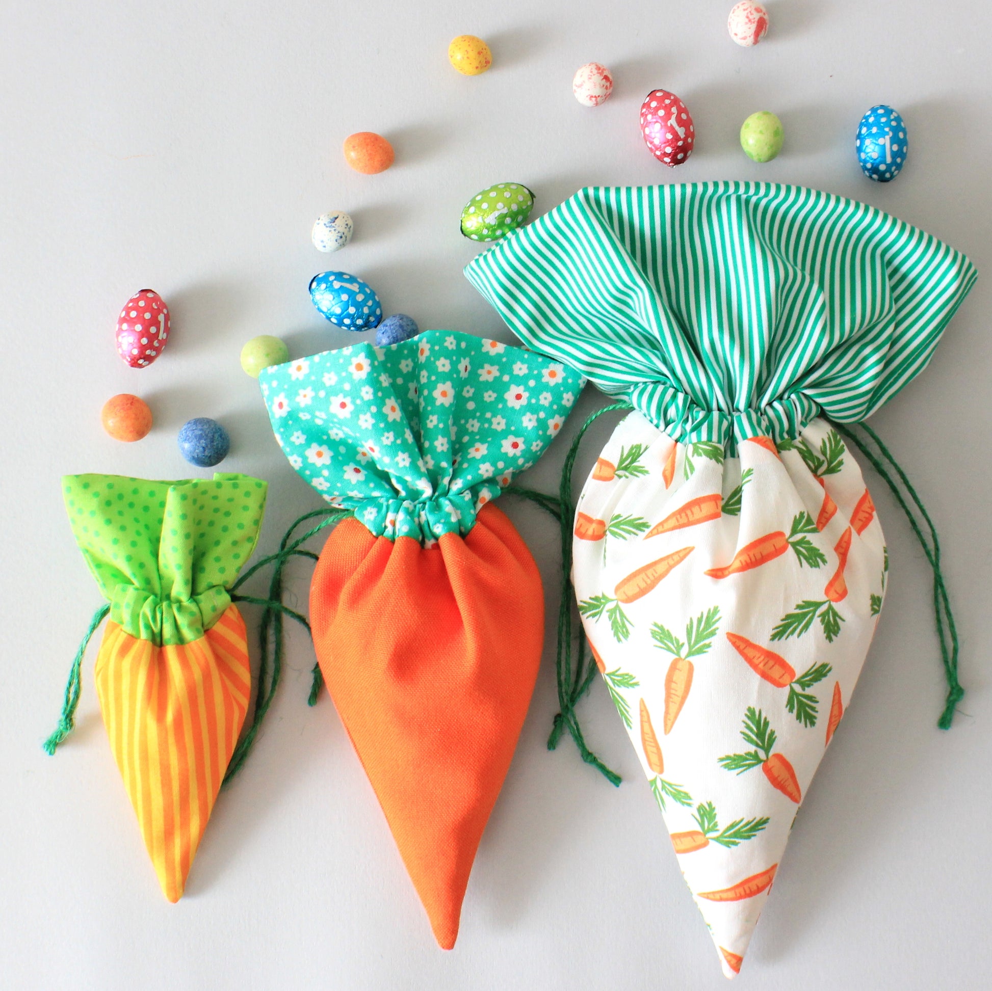 Carrot-shaped bags  with Easter eggs - easy sewing pattern for holiday by NatkoPatterns