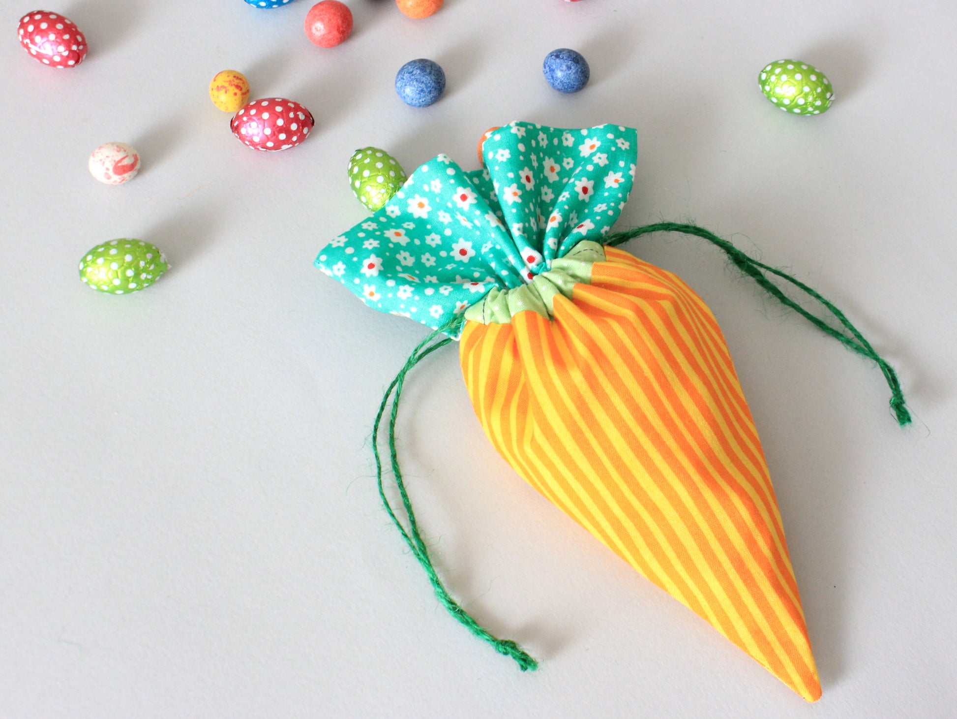 Easter decoration - carrot bag DIY with sewing pattern NatkoPatterns