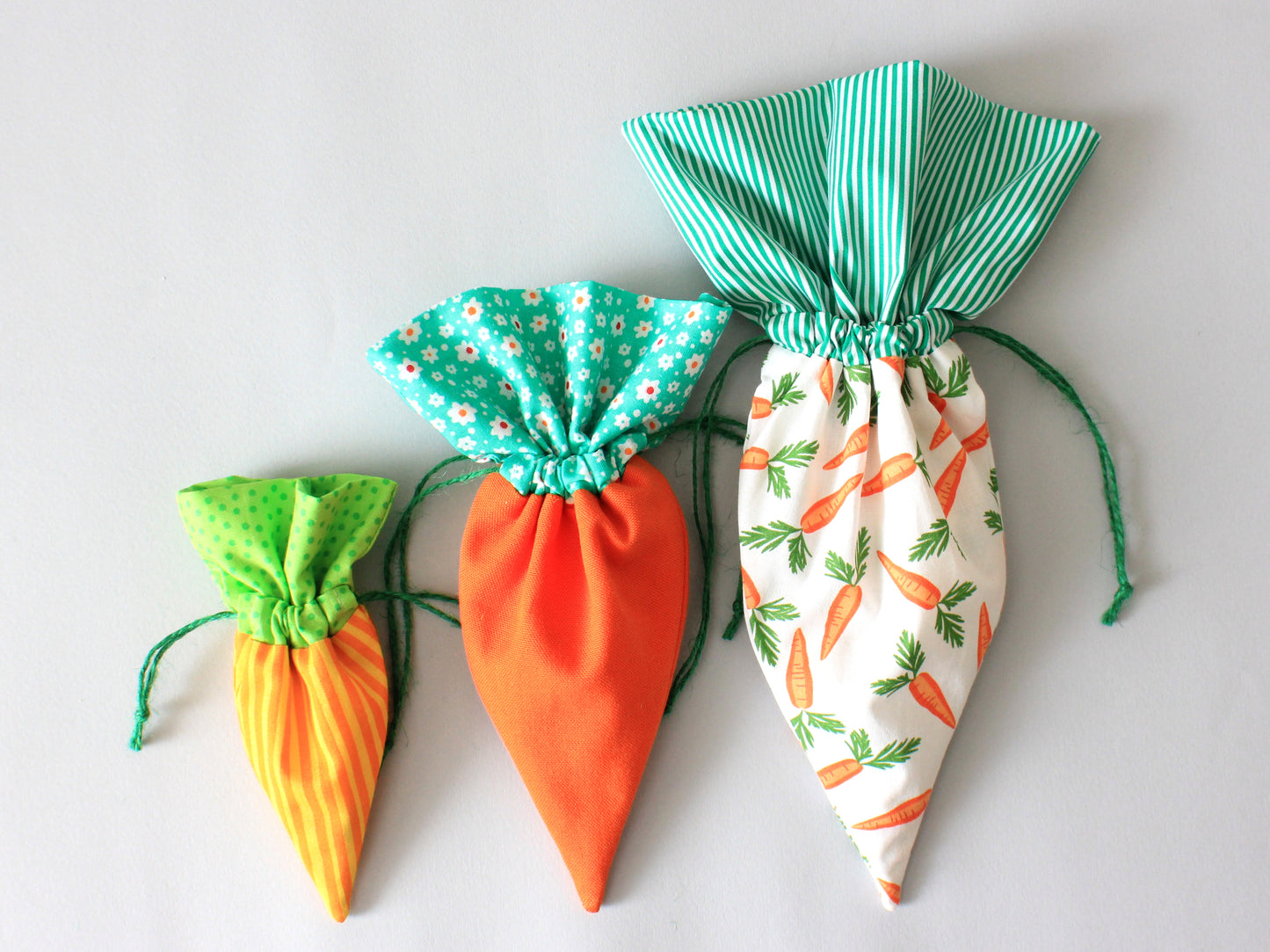 Fillable carrot bags in 3 sizes – pattern includes template guide by NatkoPatterns