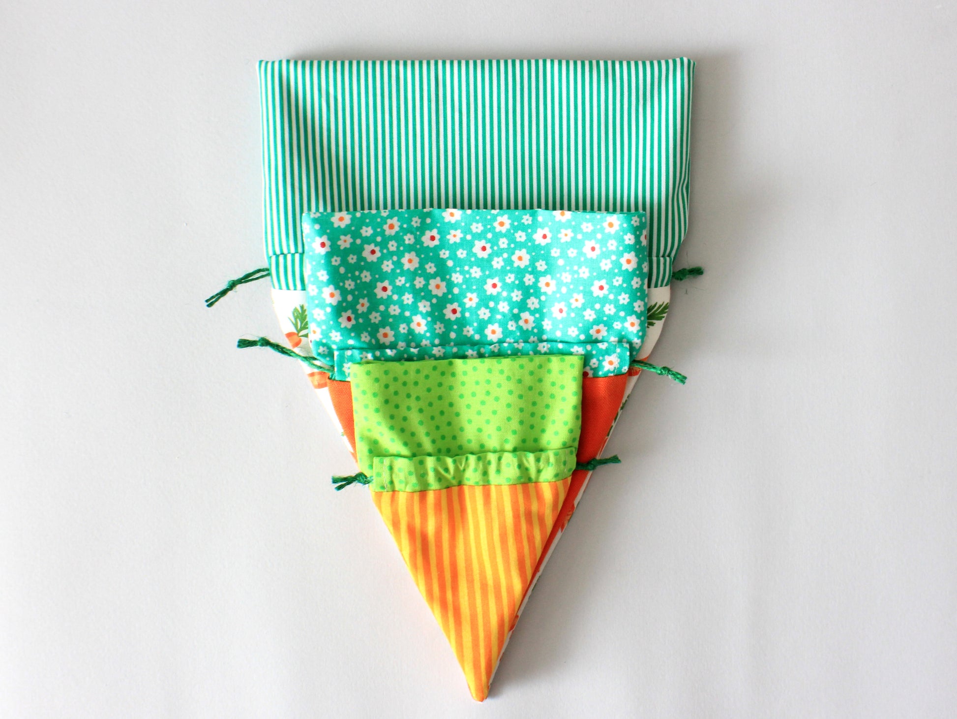 Easy to sew this carrot bag in three sizes using a pattern from NatkoPatterns.