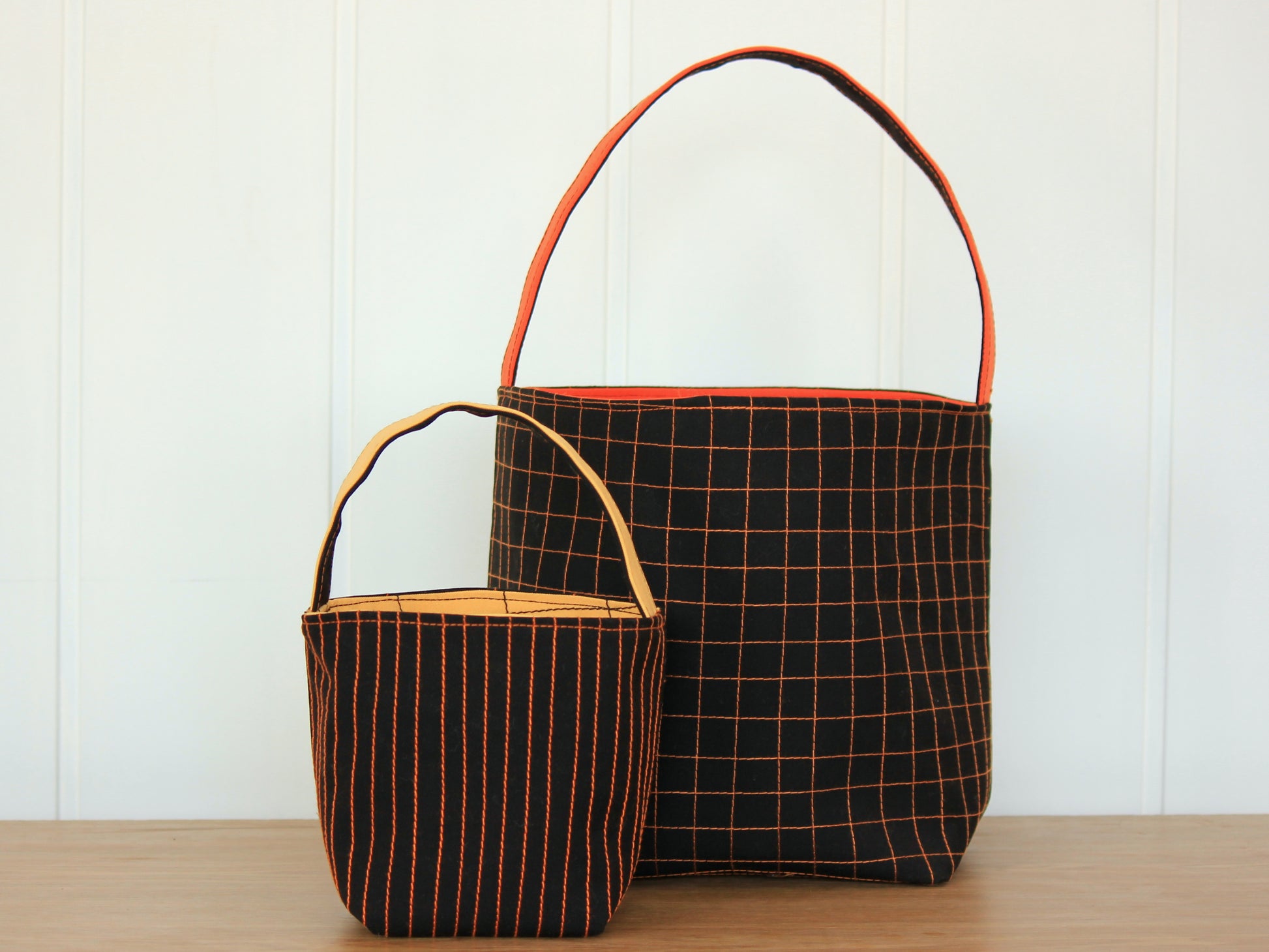 reversible Halloween bag with handmade festive print - easy sewing tutorial