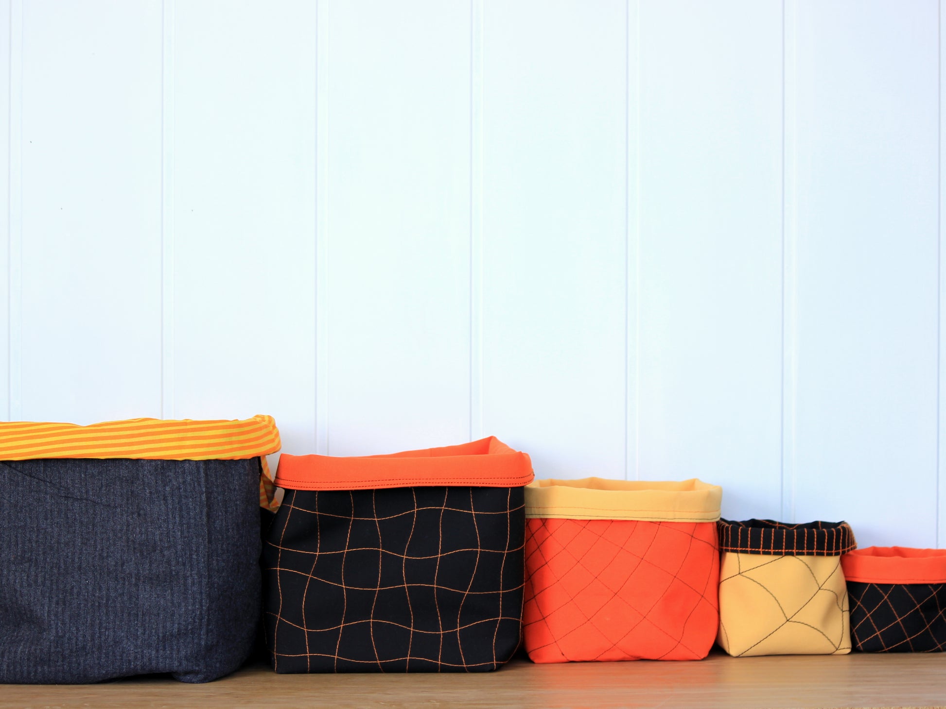 Set of reversible baskets in Halloween design with spider web pattern in 5 sizes - sewing pattern by NatkoPatterns