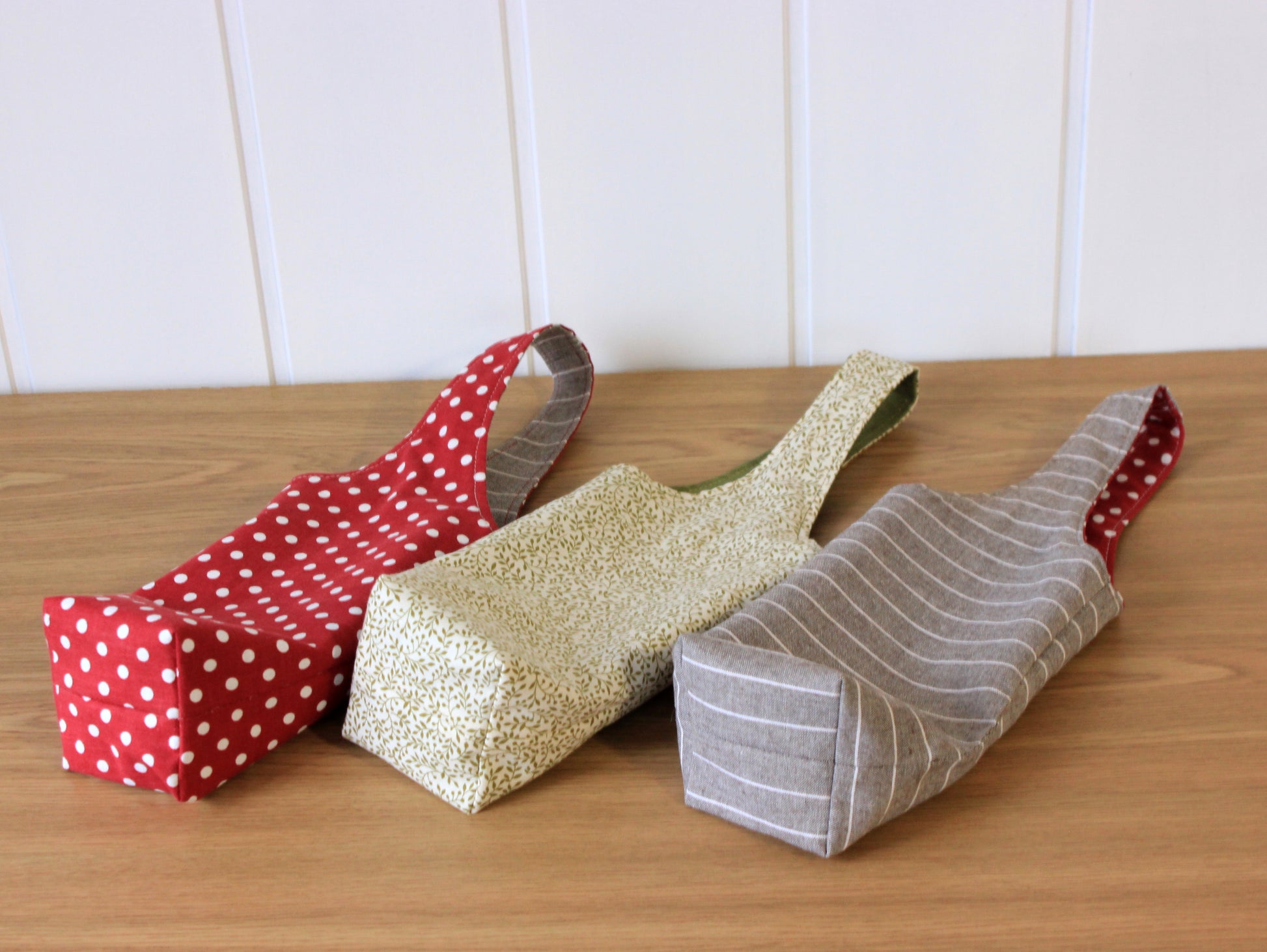 Handmade fabric bottle bag, sewing pattern for beginners from NatkoPatterns