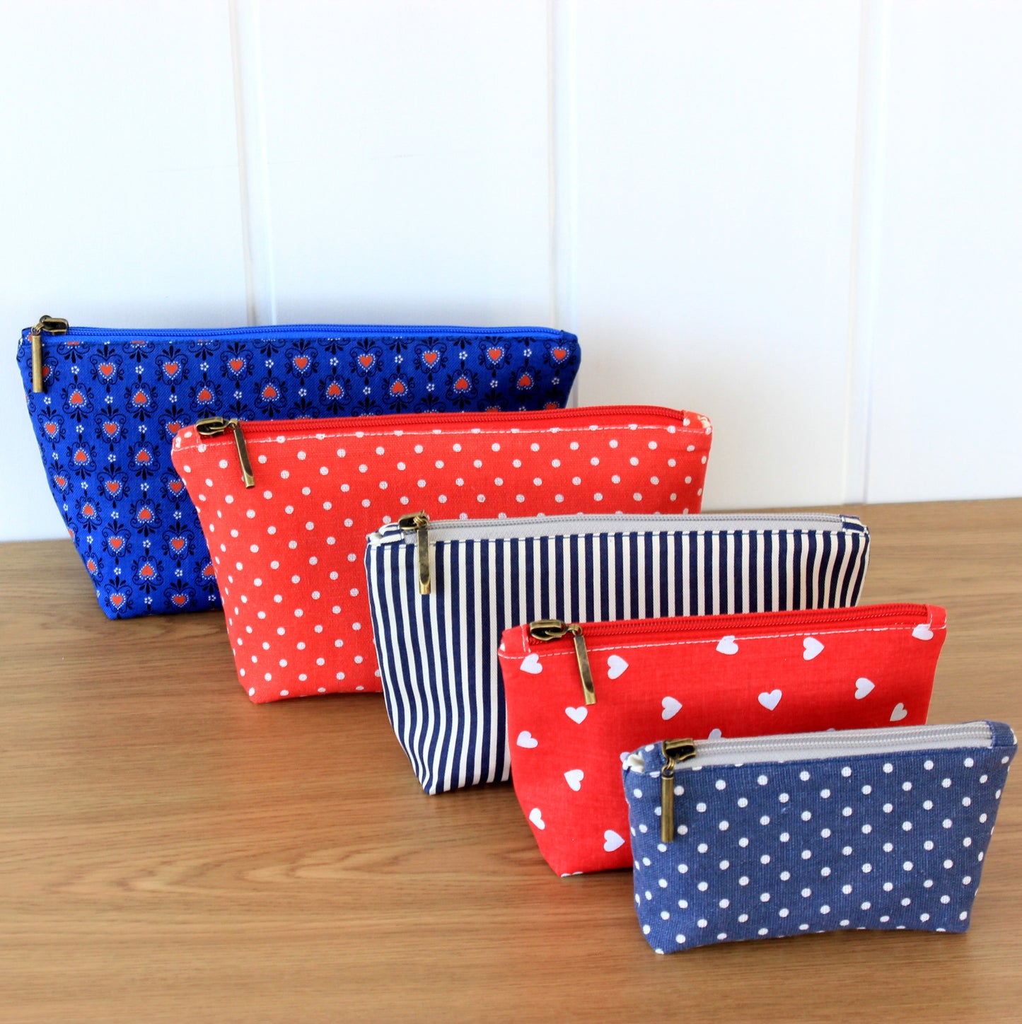 Set of 5 colorful pouches Handmade sewing project for beginner by NatkoPatterns