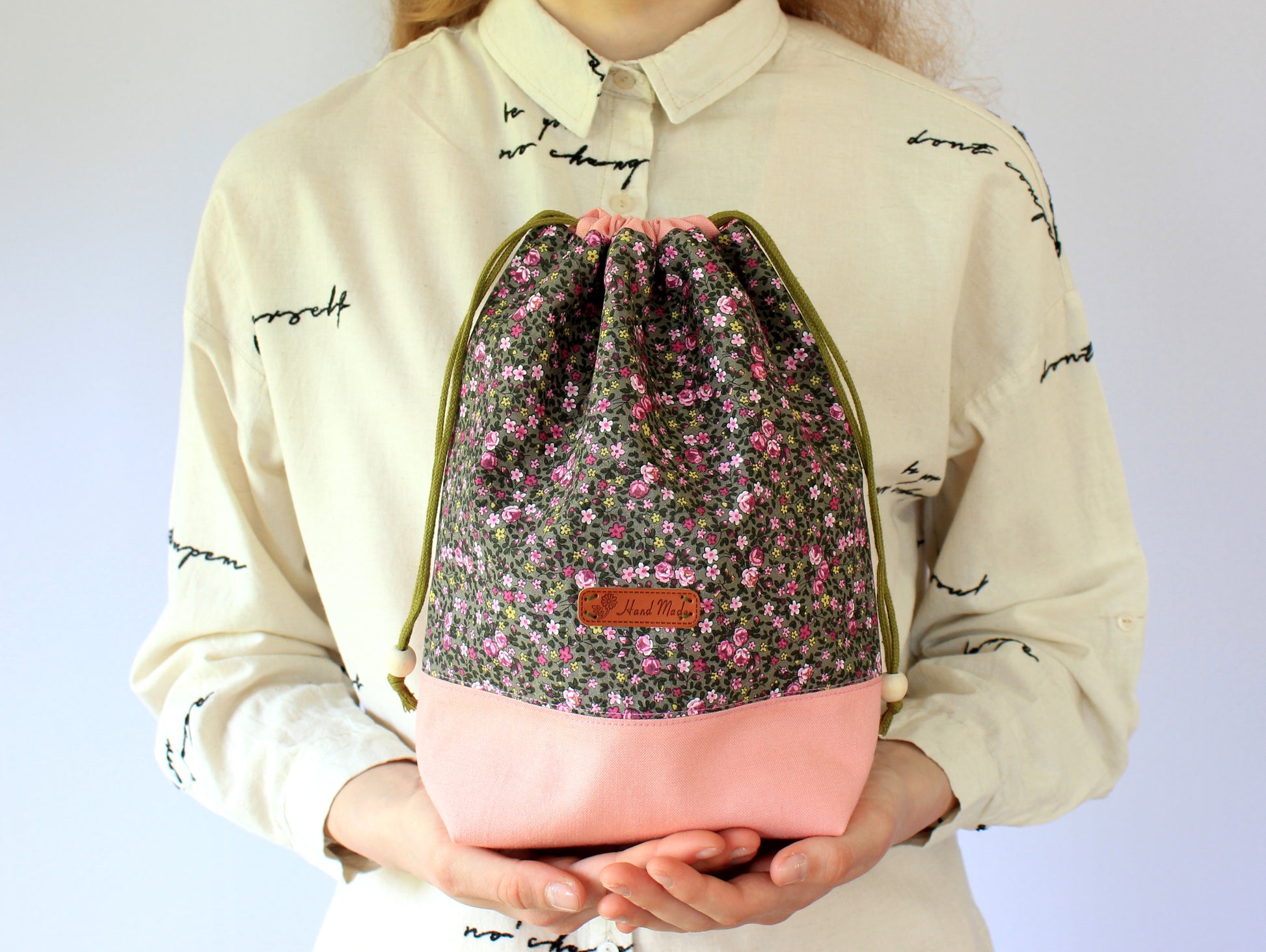 Medium drawstring bag – one of three sizes included in the sewing pattern by NatkoPatterns