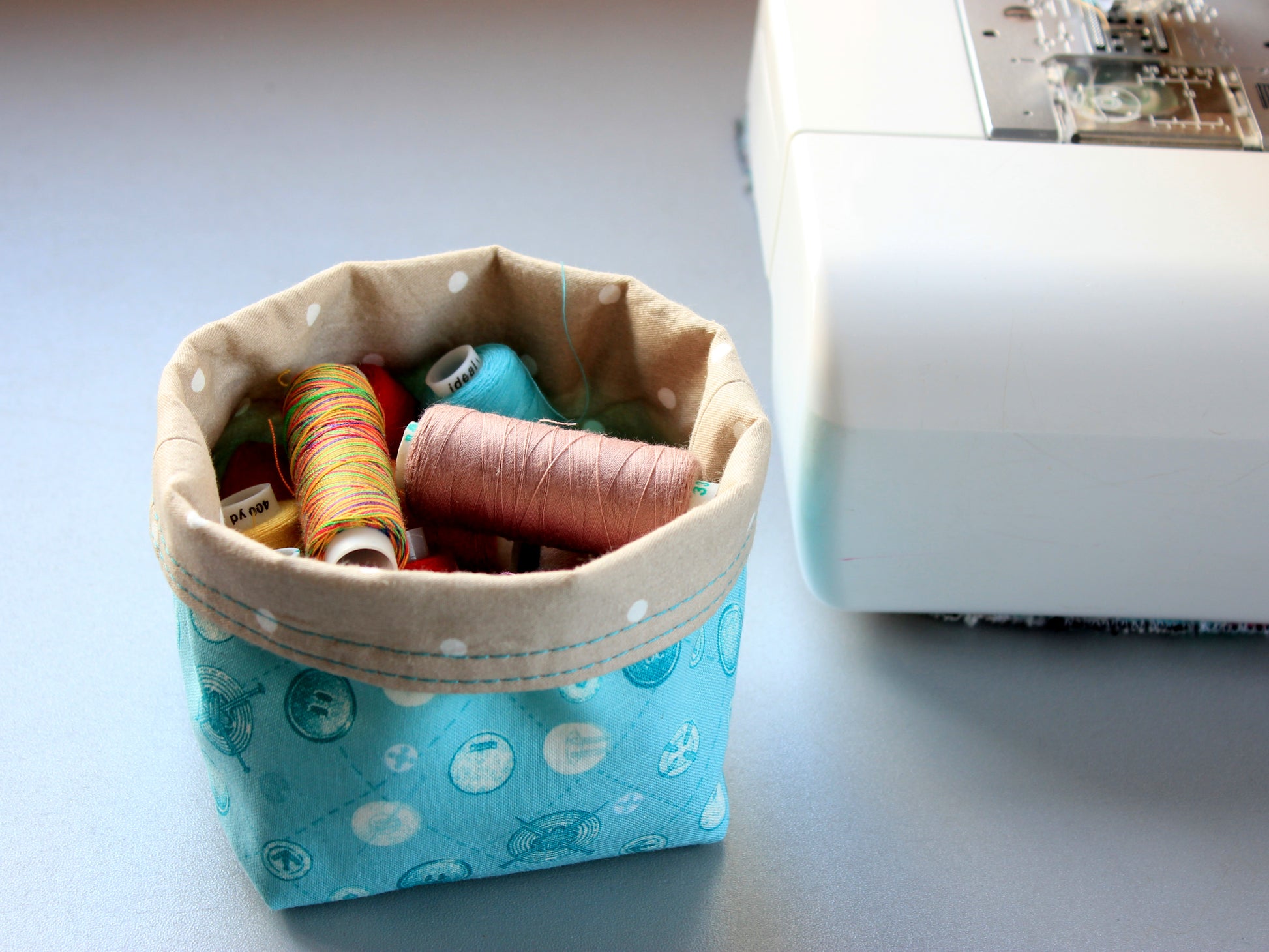 Reversible fabric baskets in 5 sizes – sewing pattern includes templates