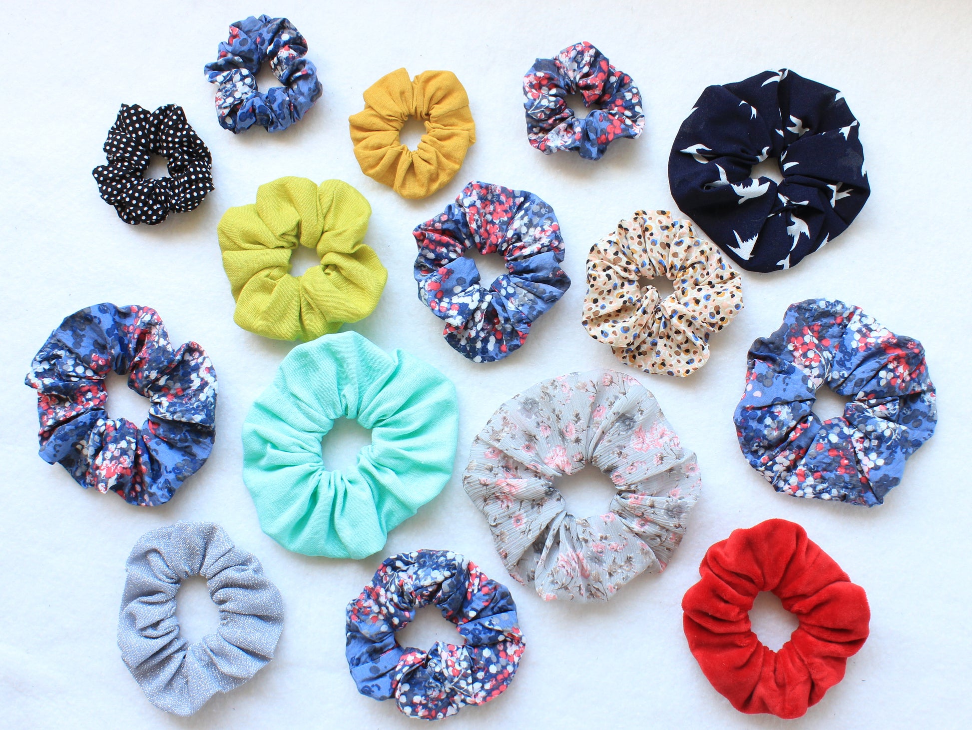 Assorted colorful scrunchies in different style - sewing pattern by NatkoPatterns