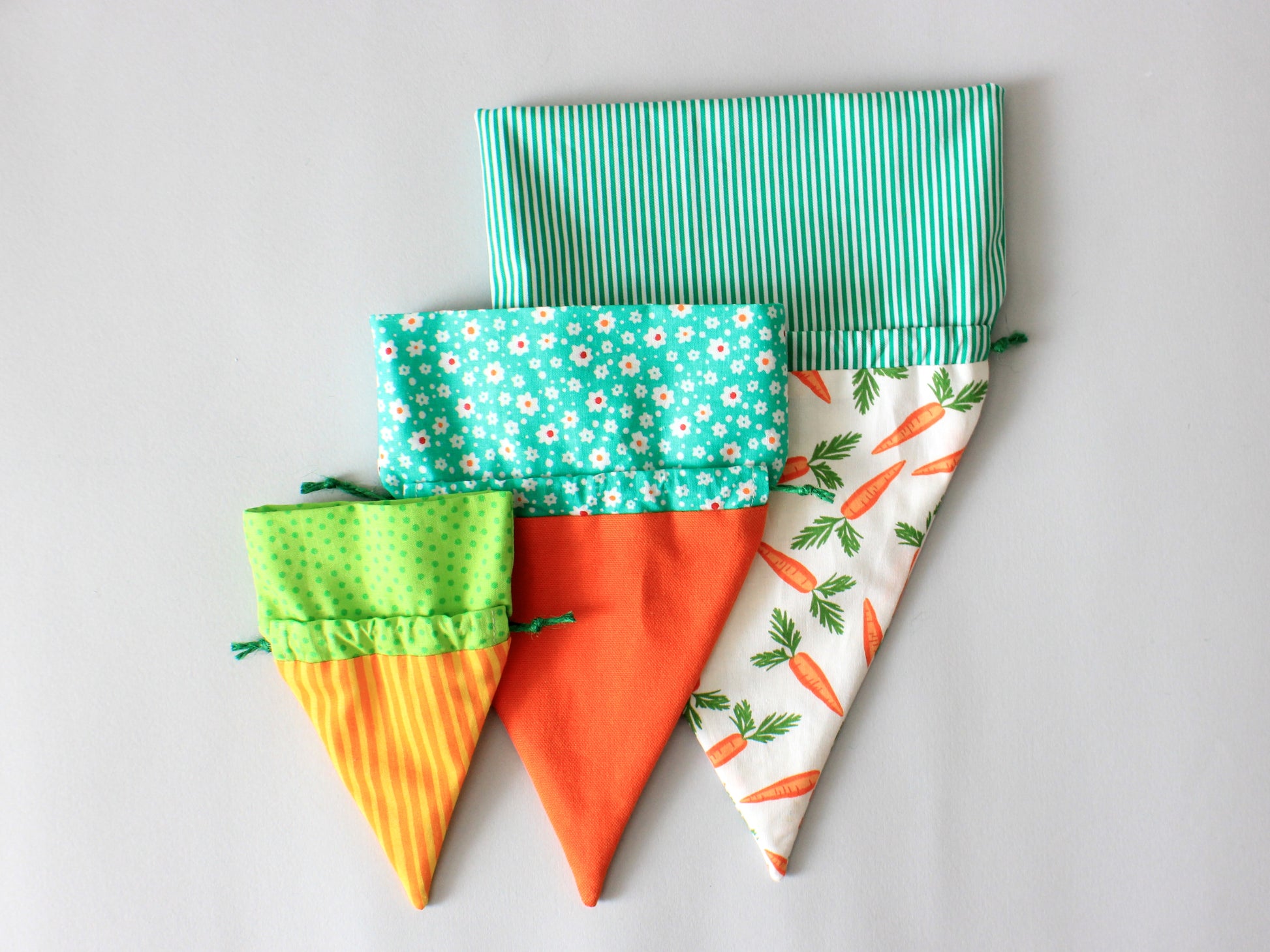 Sewing pattern for carrot bag in three sizes by NatkoPatterns.