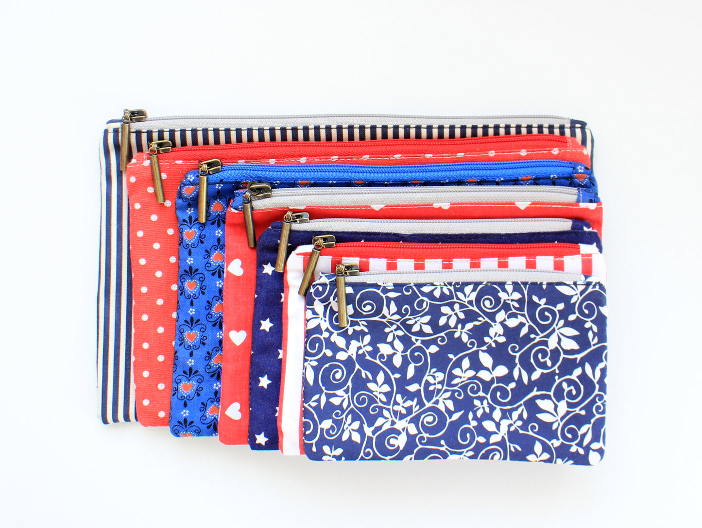 Easy tutorial for sewing zipper bags in 7 sizes from NatkoPatterns