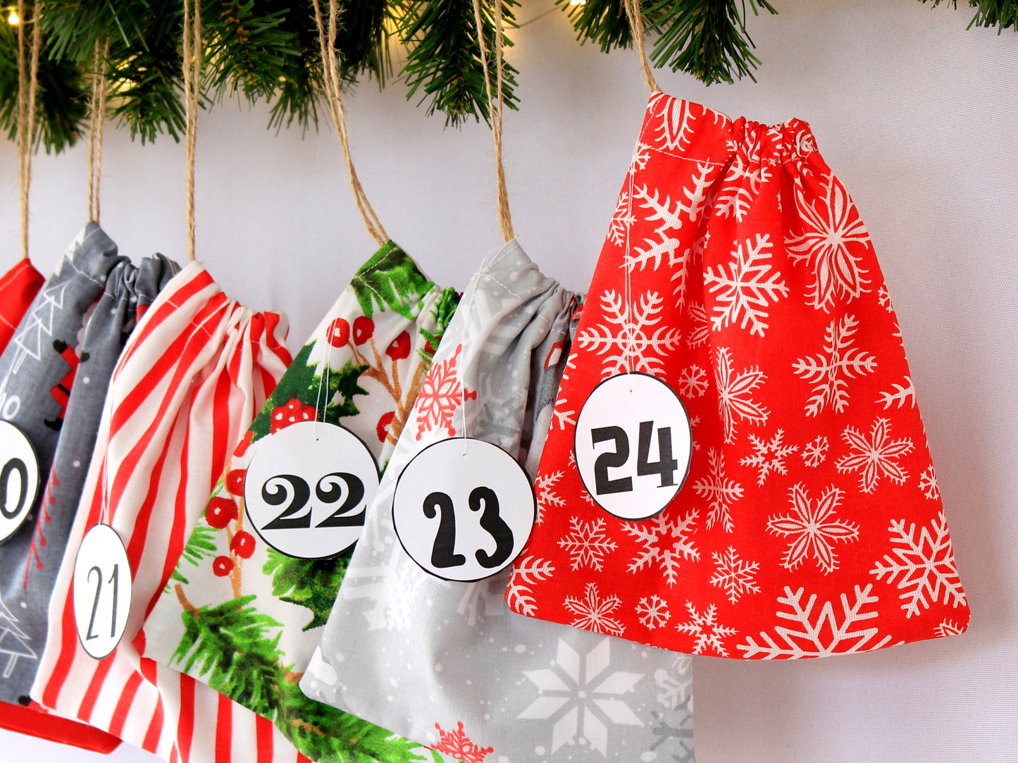Christmas advent calendar sewing pattern PDF by NatkoPatterns – 24 mini drawstring bags