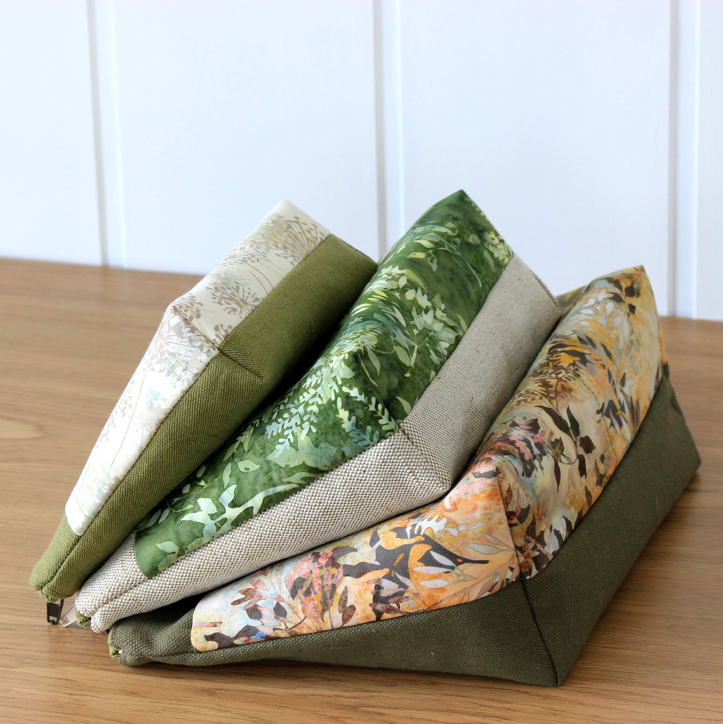 Beginner friendly cosmetic bag sewing pattern PDF with fully lined zipper pouch