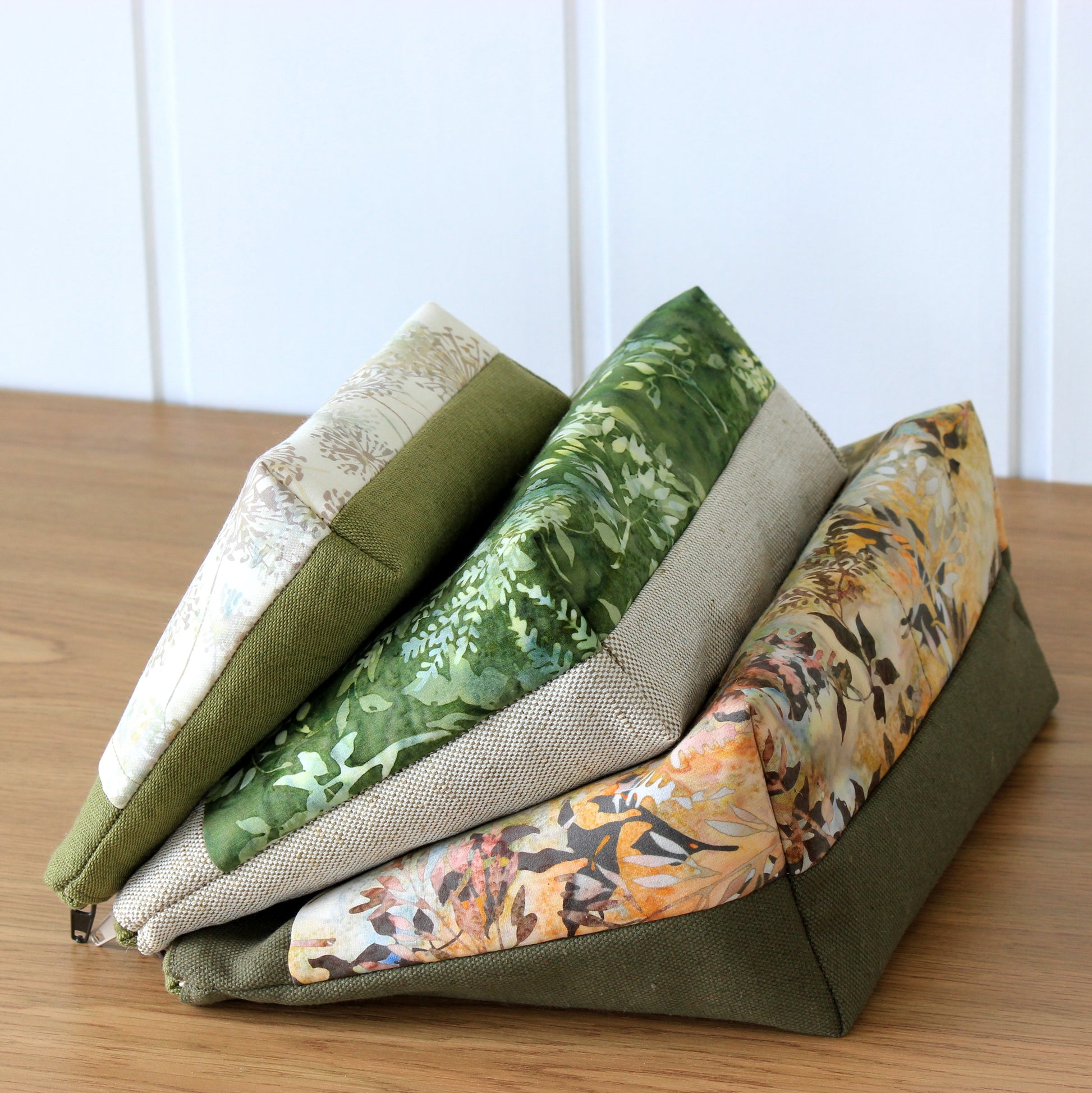 Beginner friendly cosmetic bag sewing pattern PDF with fully lined zipper pouch