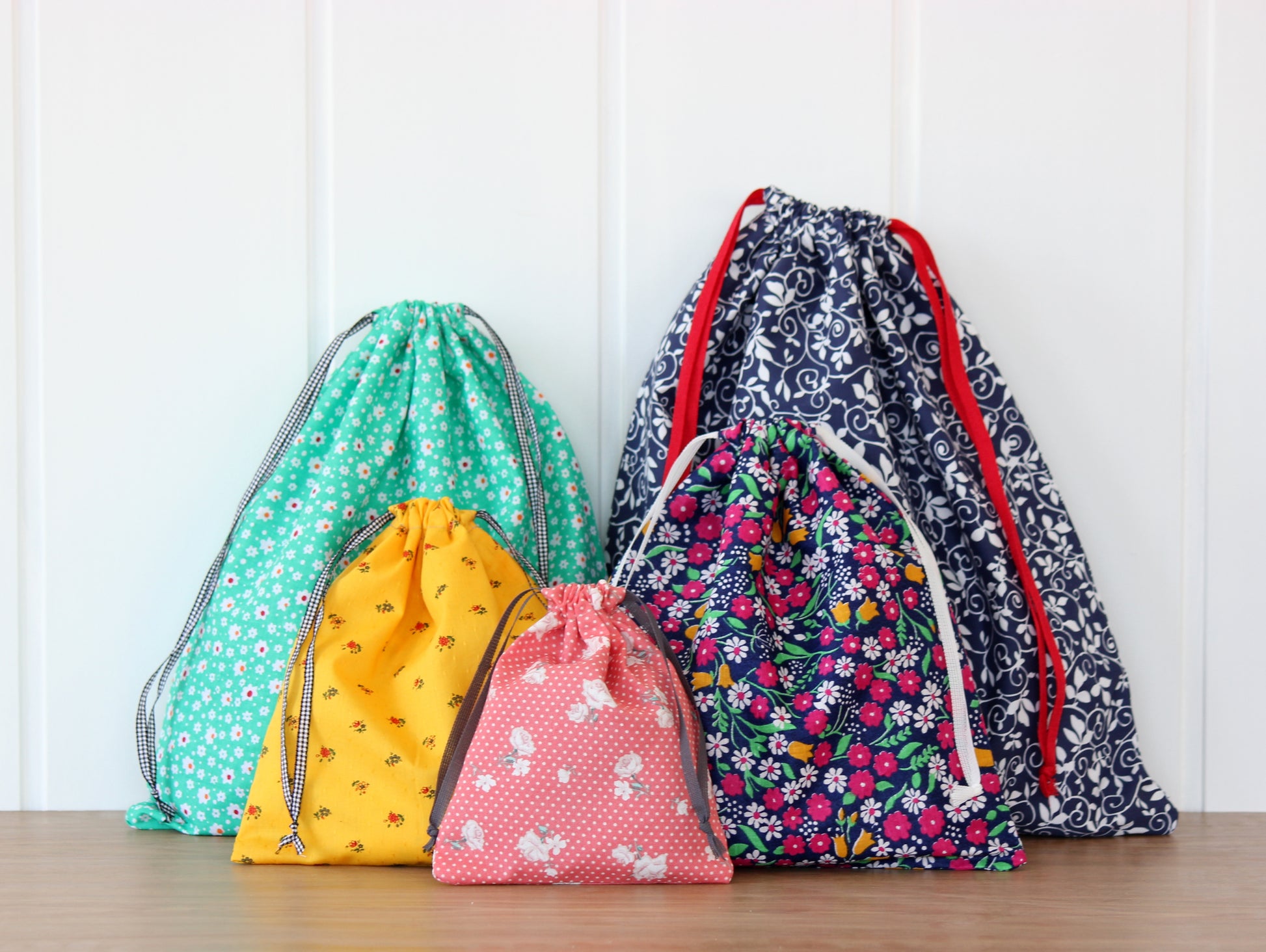 Set of drawstring bags in various sizes –  PDF sewing pattern by NatkoPatterns