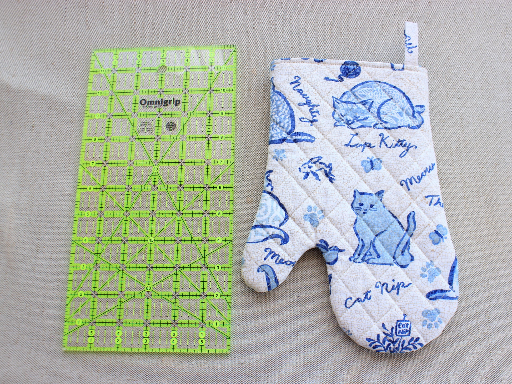 Quilted oven mitt finished size measurement